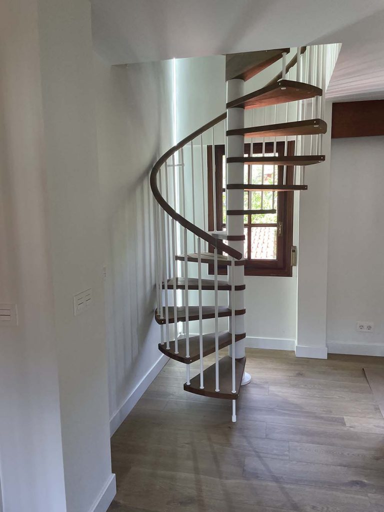 Colocación de escalera de caracol